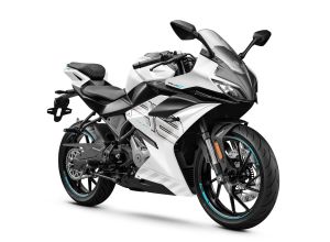 אופנוע ספורט לבן