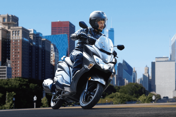 קטנוע מנהלים מהיר - משרד על גלגלים